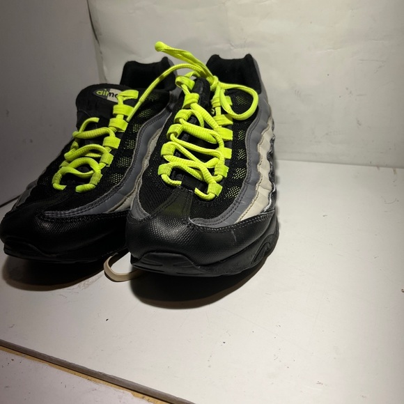 OG Airmax 95 black and volt 7Y Preowned - Picture 7 of 7